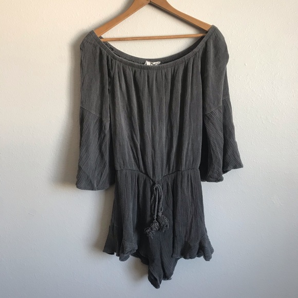 PPLA Pants - 🌞4/$35 
Gray off the shoulder summer romper